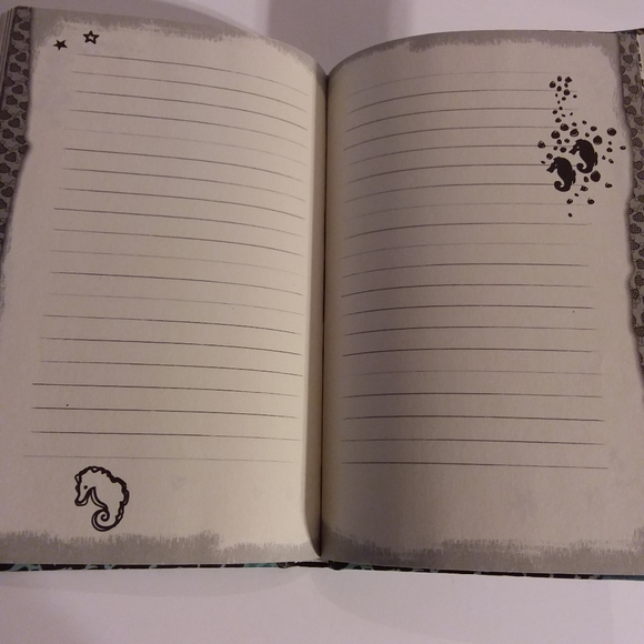 Monster High & Ever After High Book Set - Picture 6 of 9